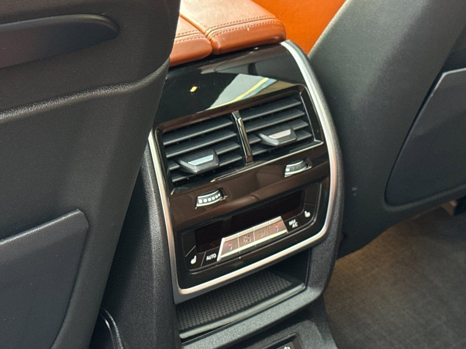 Used 2021 BMW X7 xDrive40i w/ M Sport Package image 14