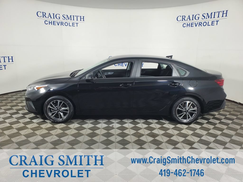 Used 2022 Kia Forte LXS w/ LXS Technology Package FWD image 2