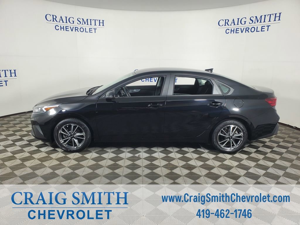 Used 2022 Kia Forte LXS w/ LXS Technology Package FWD image 2