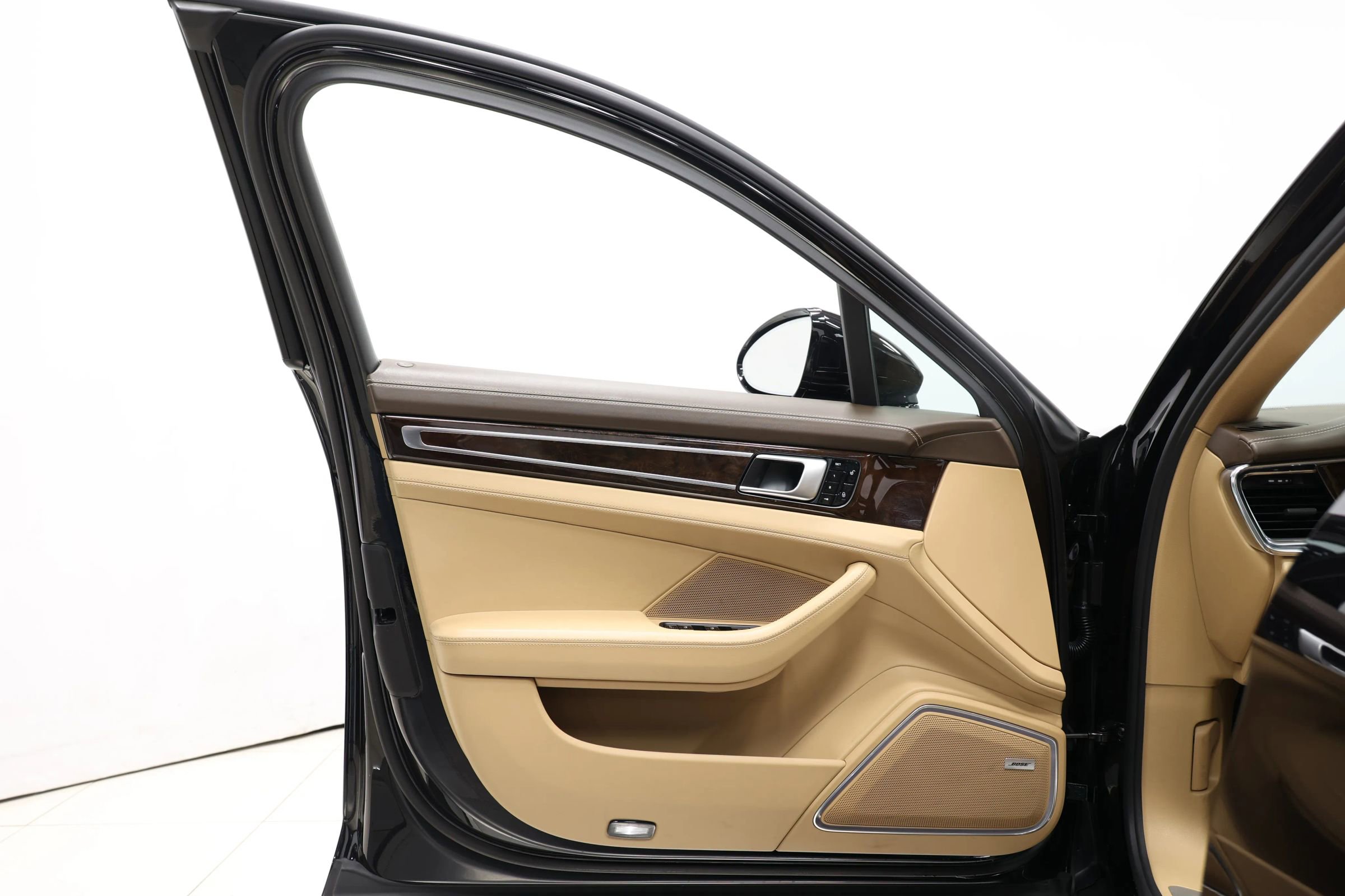 Used 2018 Porsche Panamera 4 Executive w/ Dark Walnut Interior Package image 10