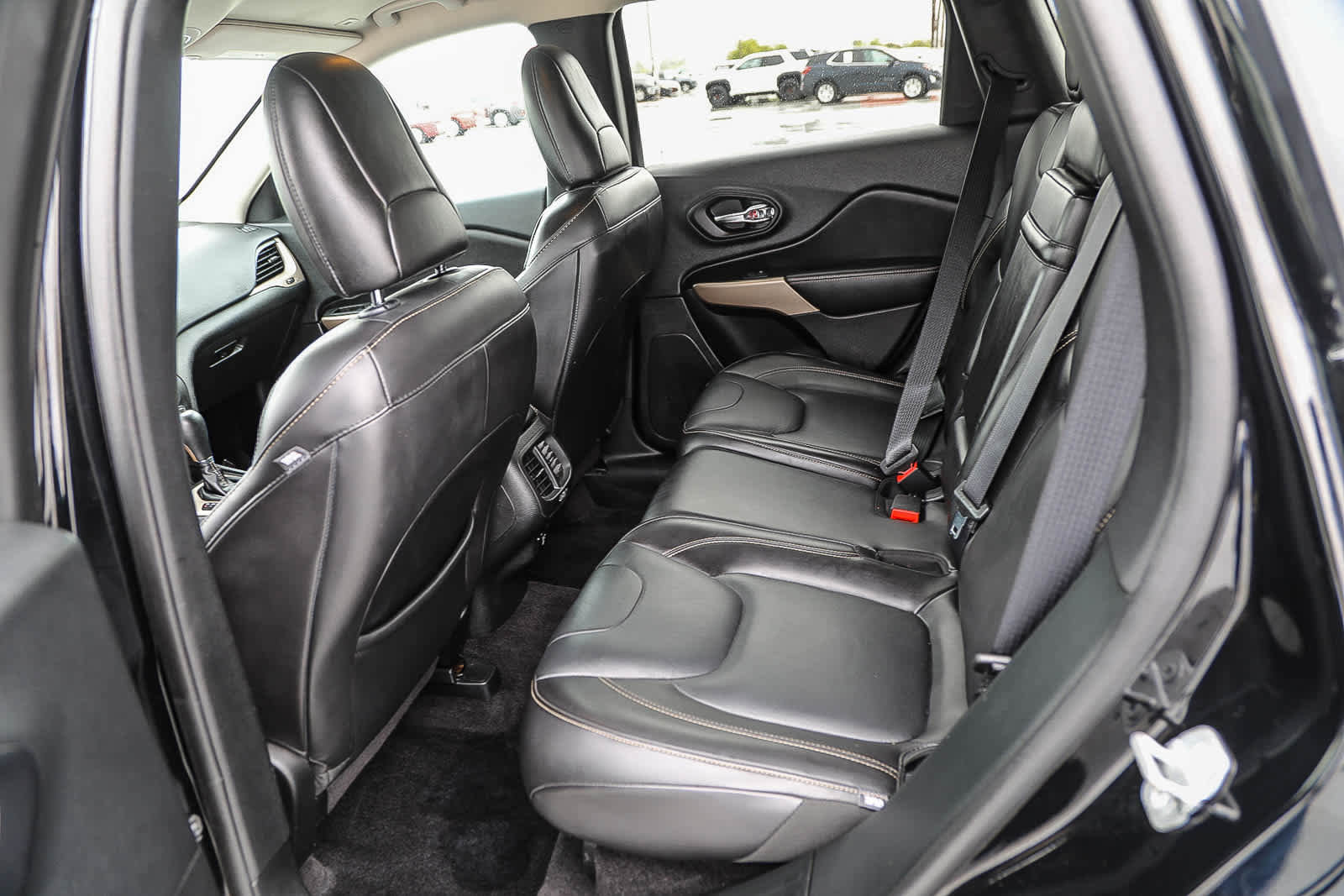 Used 2018 Jeep Cherokee Limited image 18