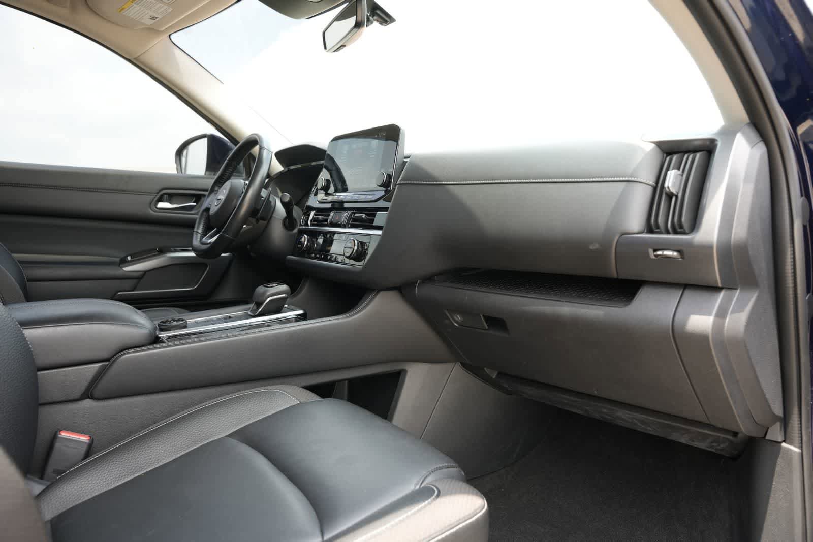 Used 2023 Nissan Pathfinder SL w/ Black Appearance Package AWD/4WD image 21