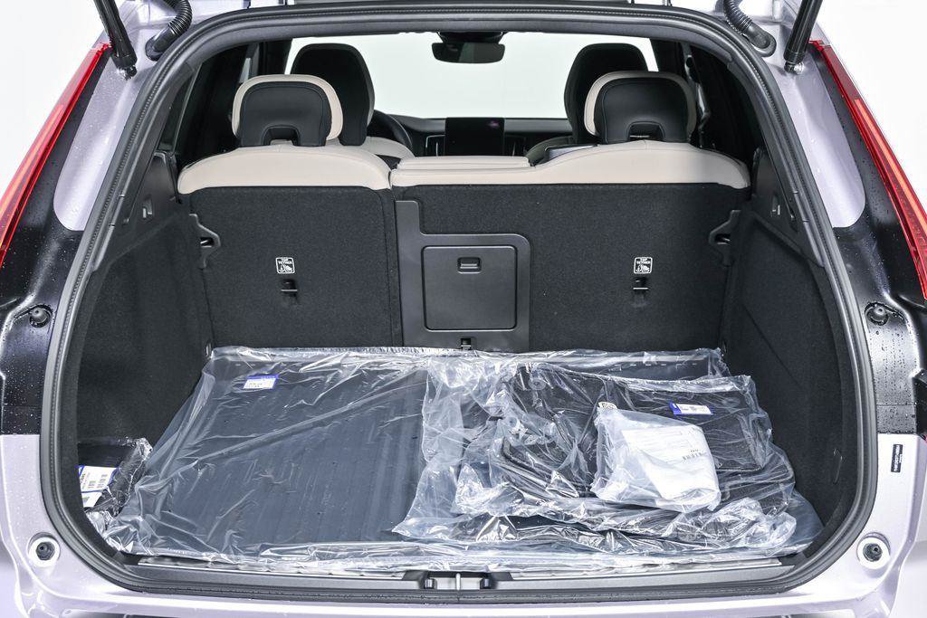 New 2026 Volvo XC60 B5 Plus w/ Protection Package Premier AWD/4WD image 29