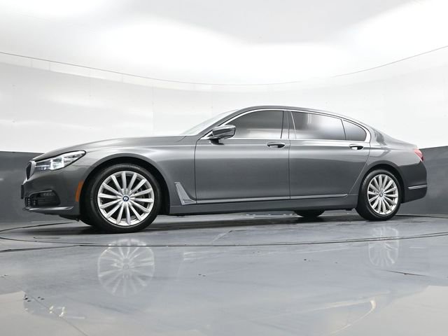 Used 2018 BMW 740i image 33