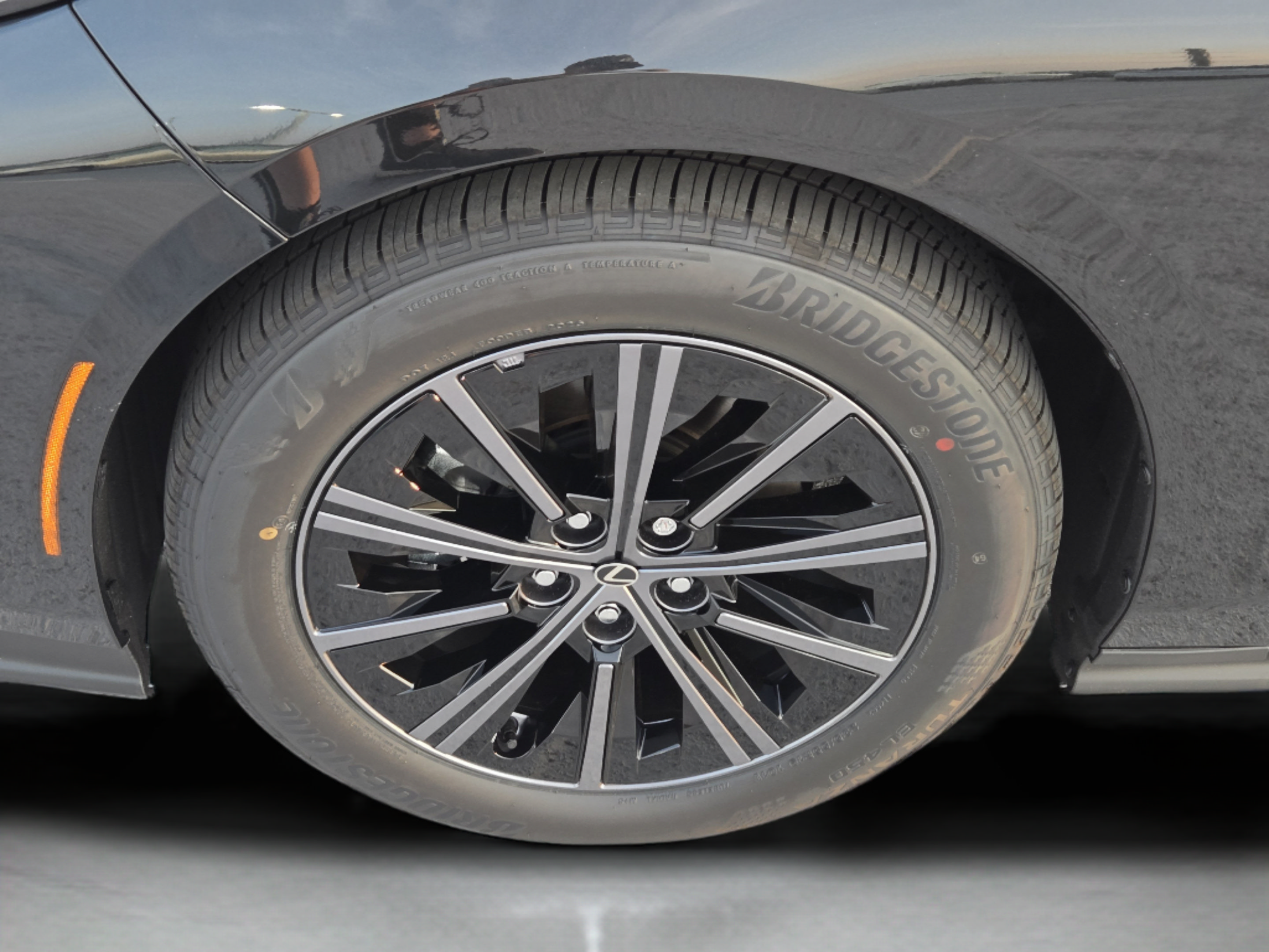 New 2026 Lexus ES 350h AWD w/ Accessory Package (Z2) image 29