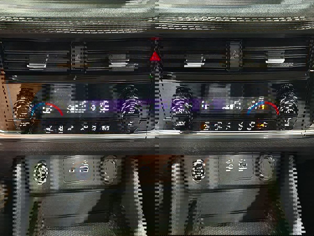 Used 2021 Nissan Rogue SV image 39