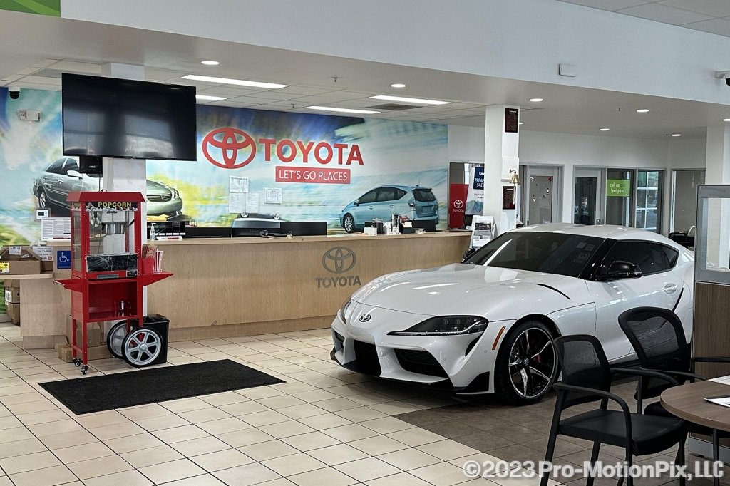 Used 2020 Toyota Yaris LE image 37