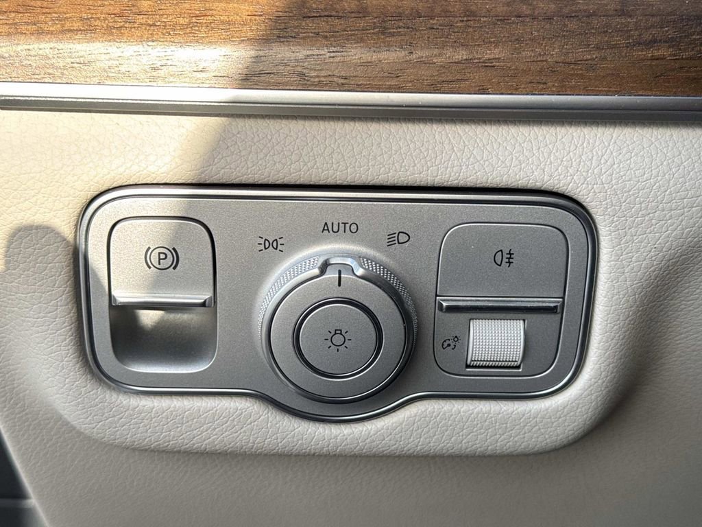 Certified 2025 Mercedes-Benz GLS 450 4MATIC image 28