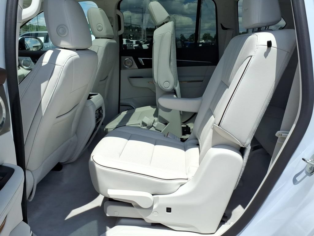 New 2026 Buick Enclave Avenir w/ Super Cruise Package AWD/4WD image 13
