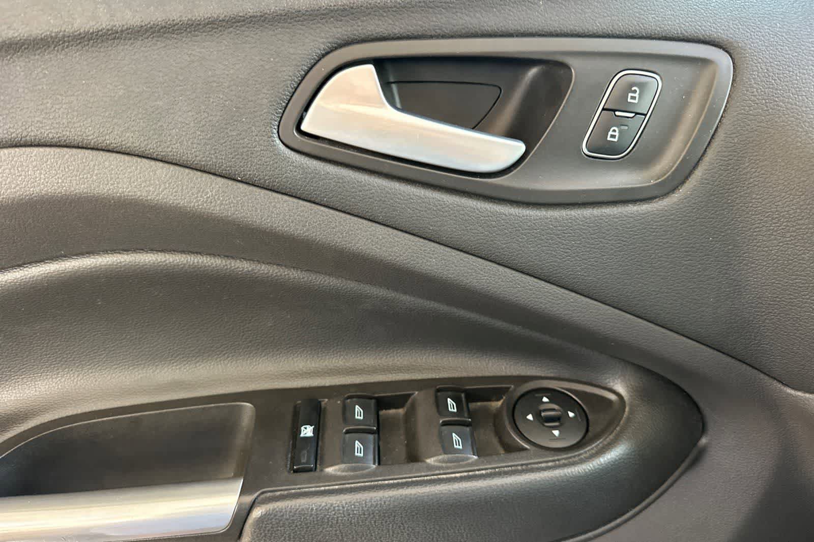 Used 2018 Ford Escape SE FWD image 15