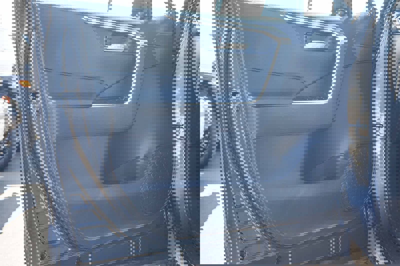 Used 2022 Toyota RAV4 XLE w/ Convenience Package image 19