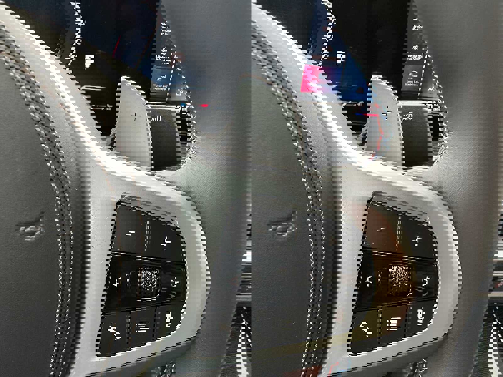 Used 2025 BMW X6 M60i image 40