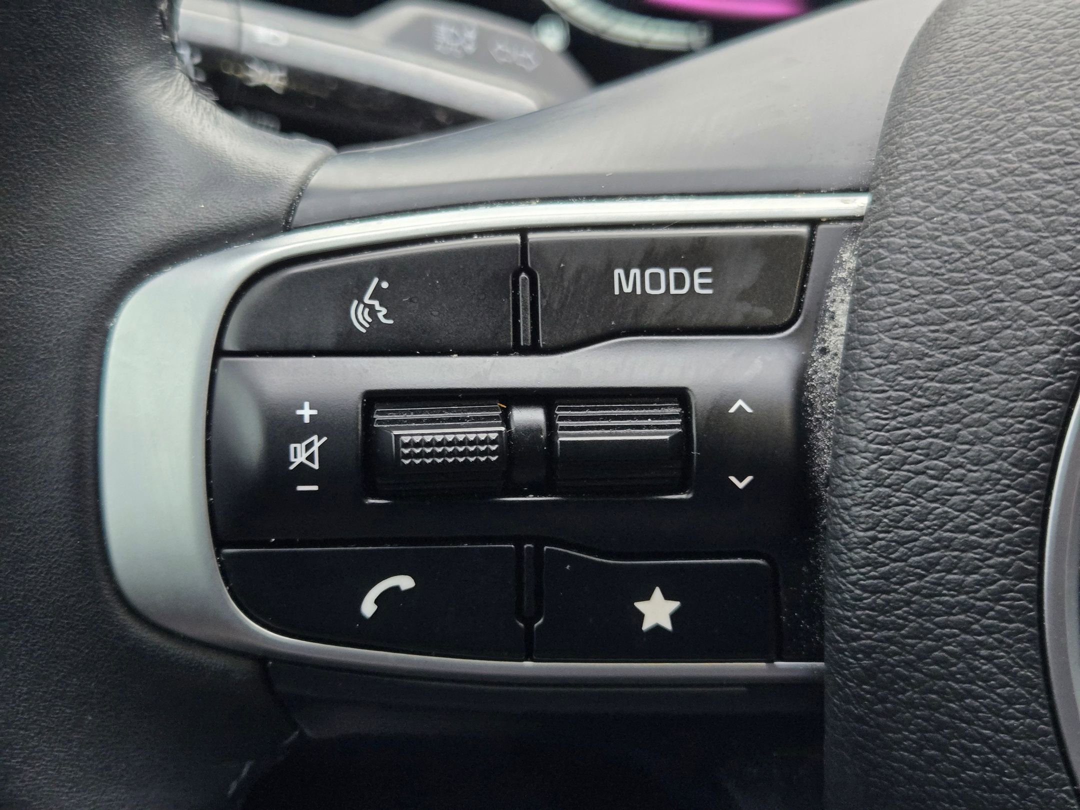 Used 2025 Kia Sportage EX w/ Premium Package FWD image 28