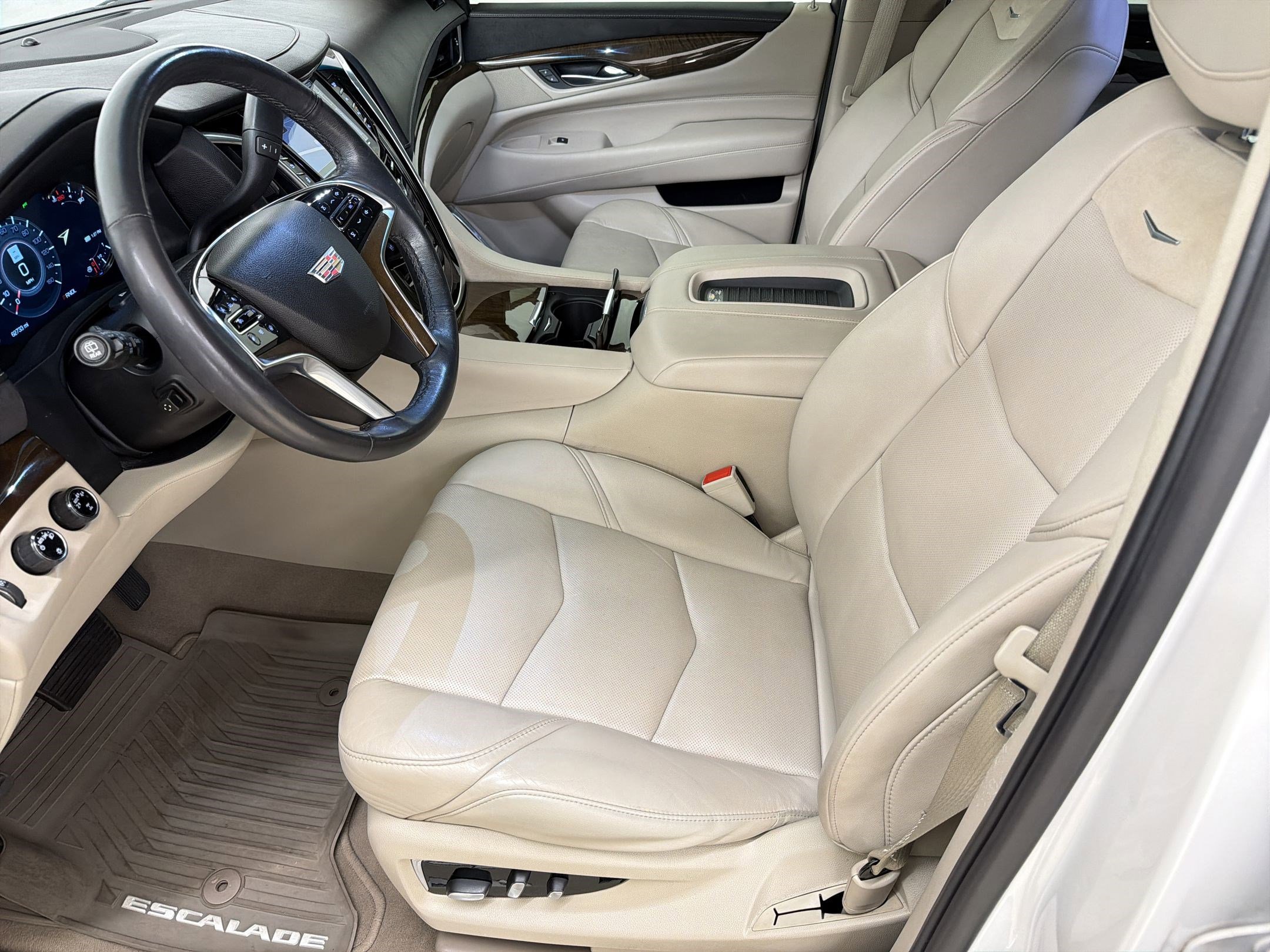 Used 2020 Cadillac Escalade Luxury image 5