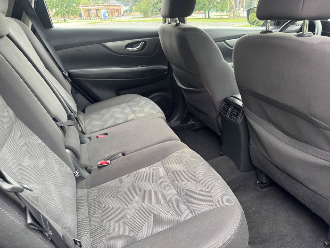 Used 2016 Nissan Rogue S AWD/4WD image 40