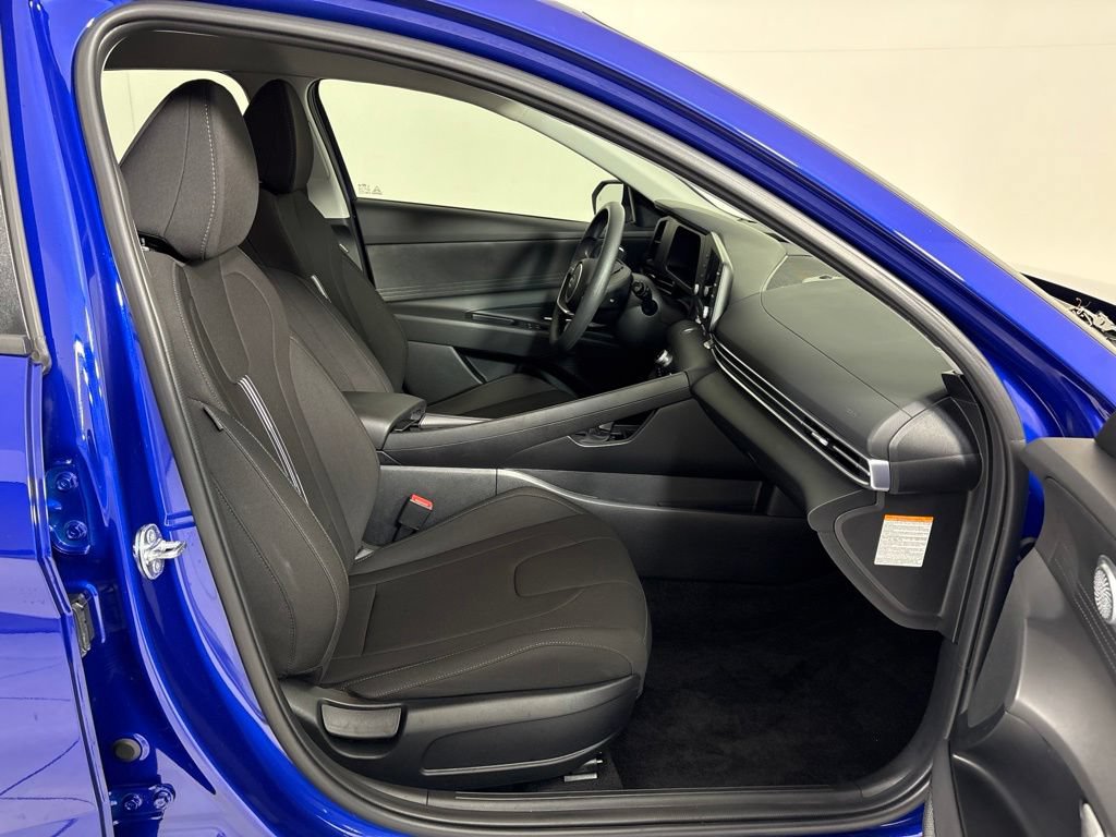 New 2025 Hyundai Elantra Hybrid FWD image 12