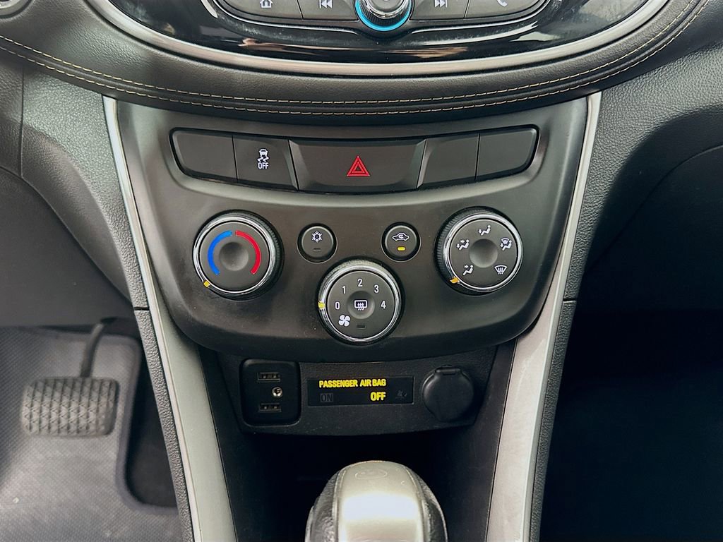 Used 2021 Chevrolet Trax LT w/ LT Convenience Package image 15