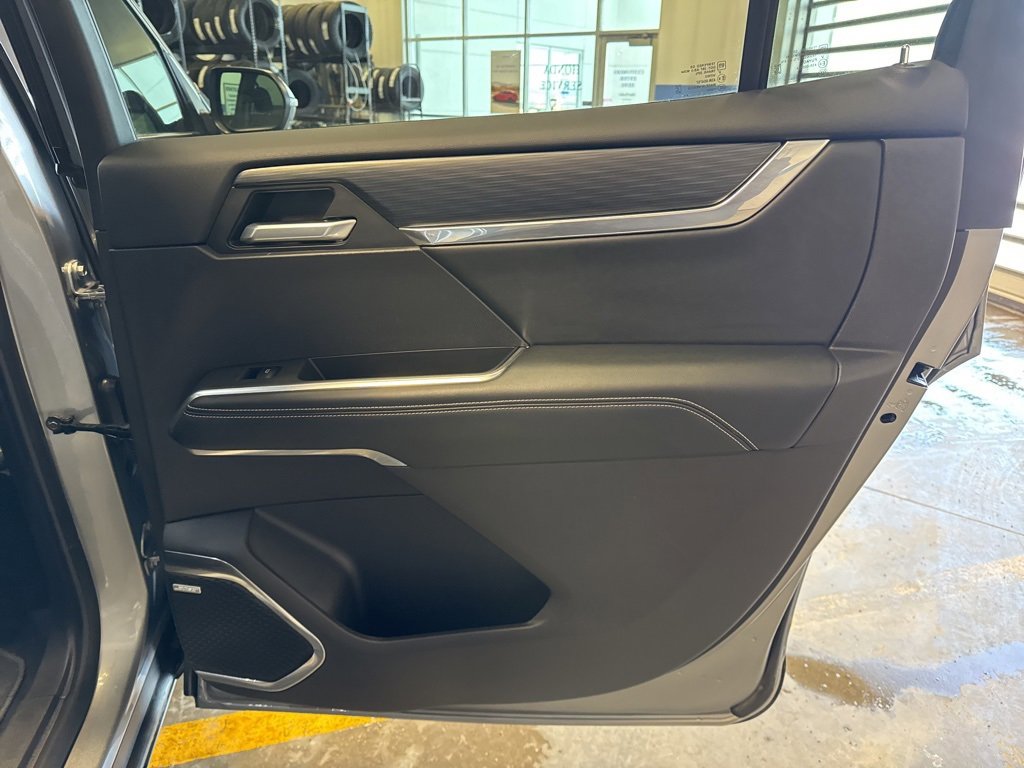 Used 2025 GMC Acadia Elevation image 29