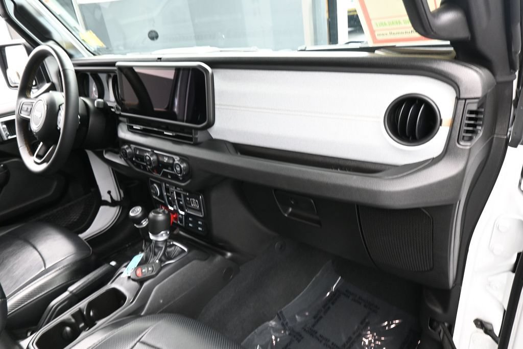 Used 2024 Jeep Gladiator Sport AWD/4WD image 38