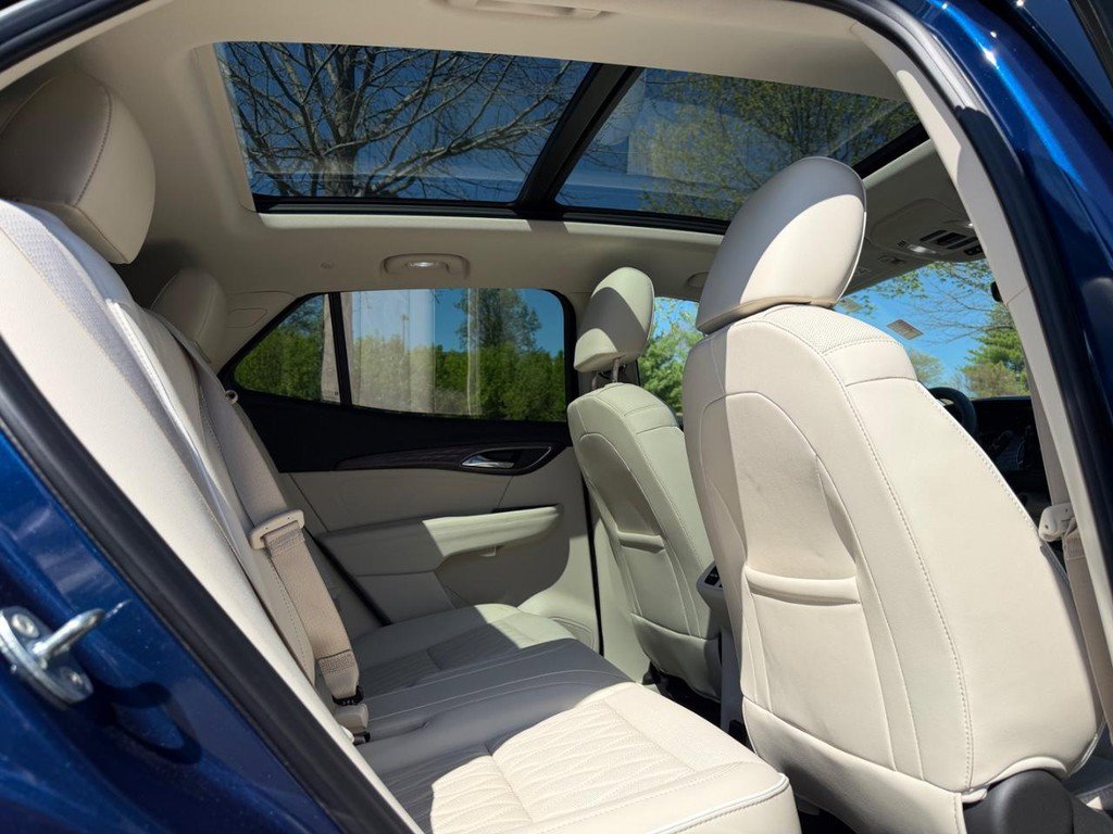 Used 2023 Buick Envision Avenir image 10