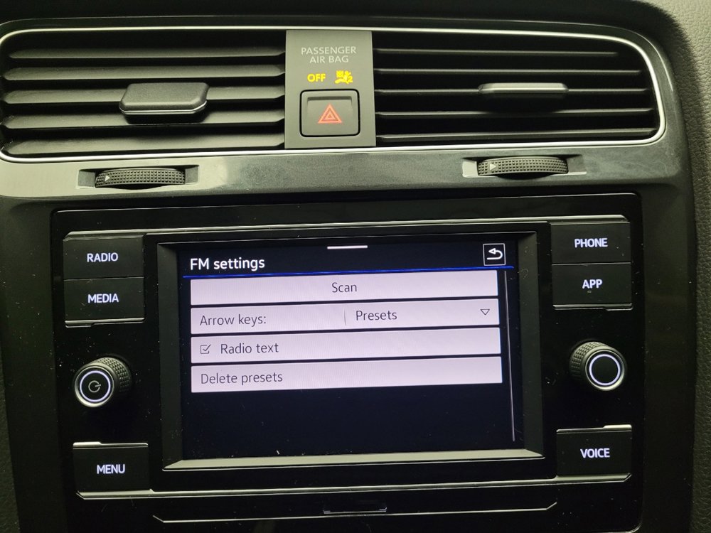 Used 2021 Volkswagen Golf 4-Door image 25