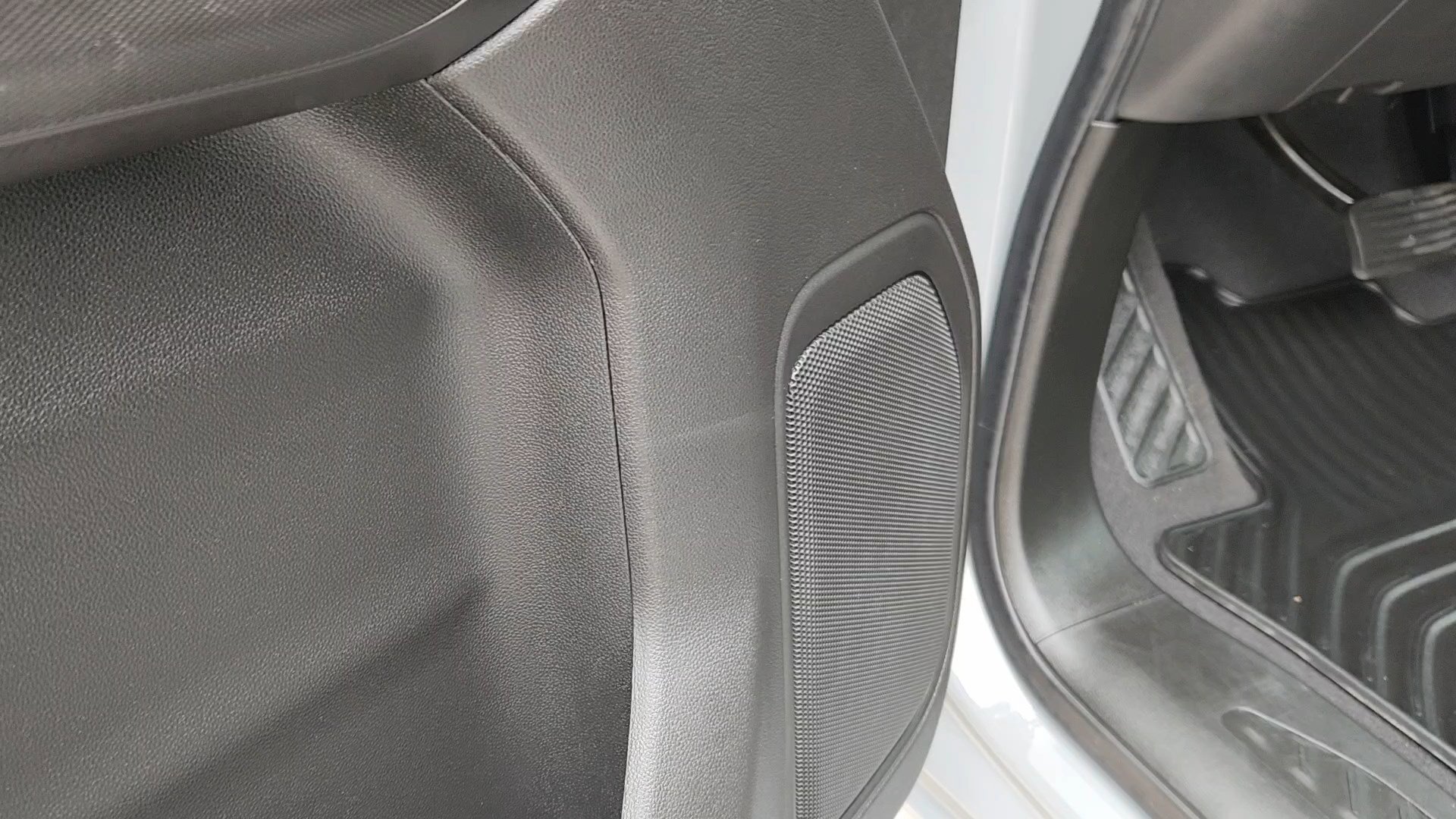 Used 2024 Chevrolet Silverado 1500 Custom Trail Boss w/ Turbomax Blackout Package image 21