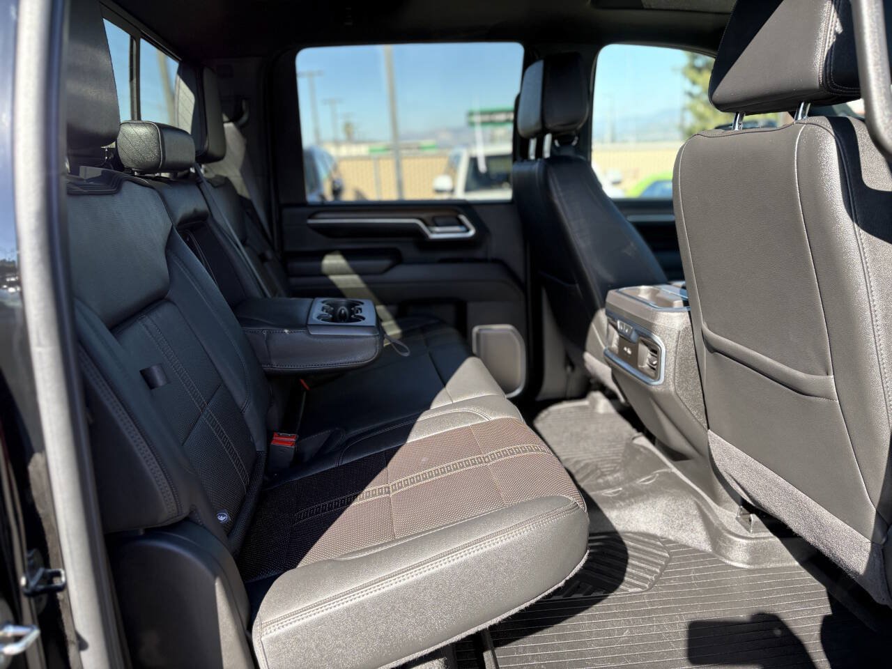 Used 2024 Chevrolet Silverado 2500 High Country w/ Midnight Edition AWD/4WD image 35