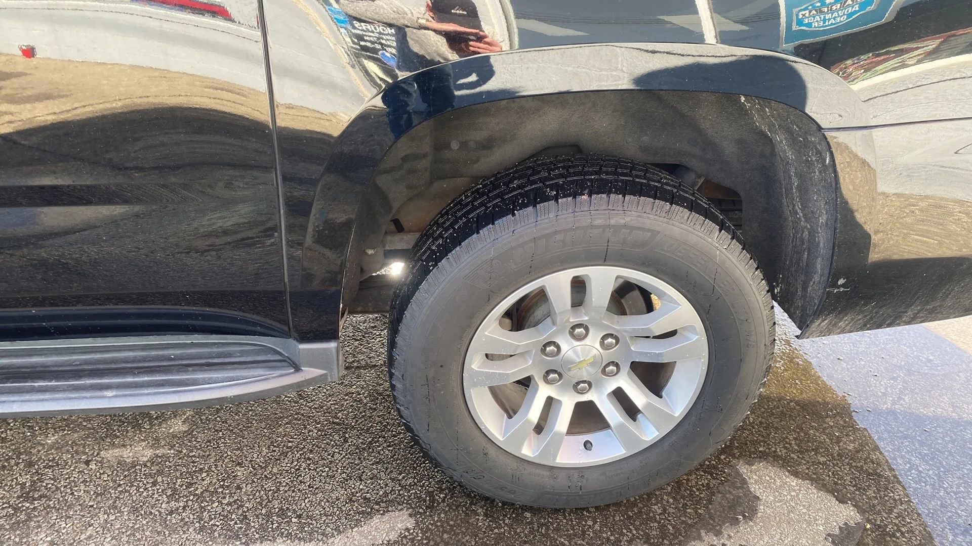 Used 2018 Chevrolet Suburban LT image 7