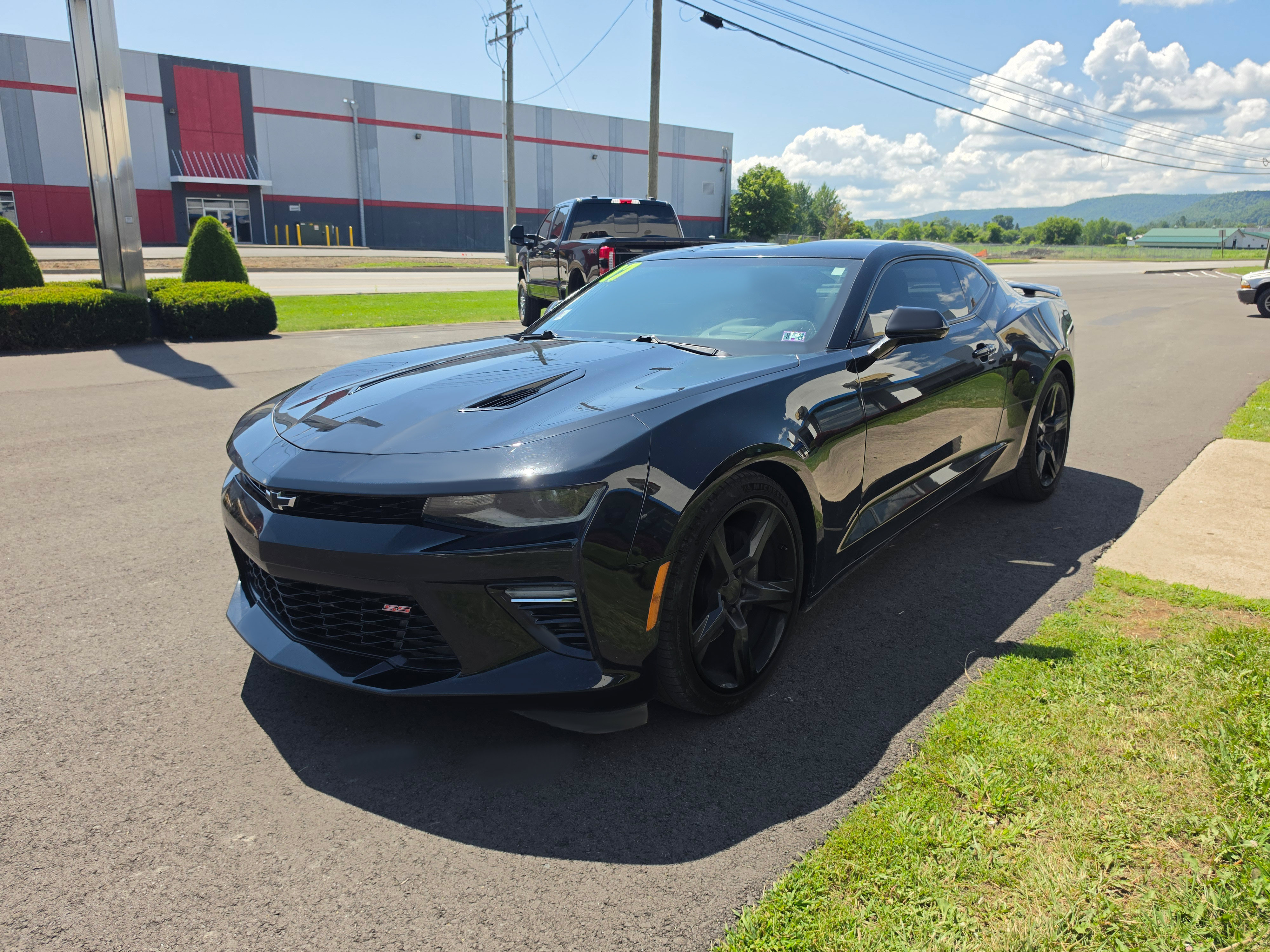 Used 2017 Chevrolet Camaro SS RWD image 8