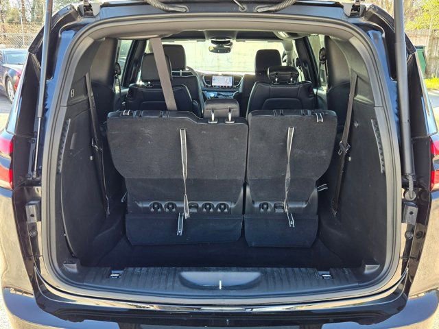 Used 2025 Chrysler Pacifica Select image 7