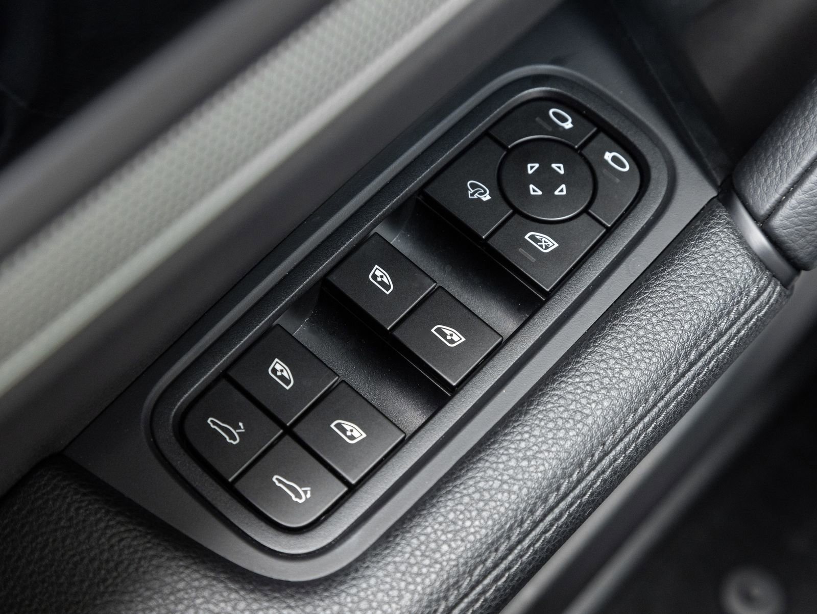 Certified 2025 Porsche Cayenne image 20