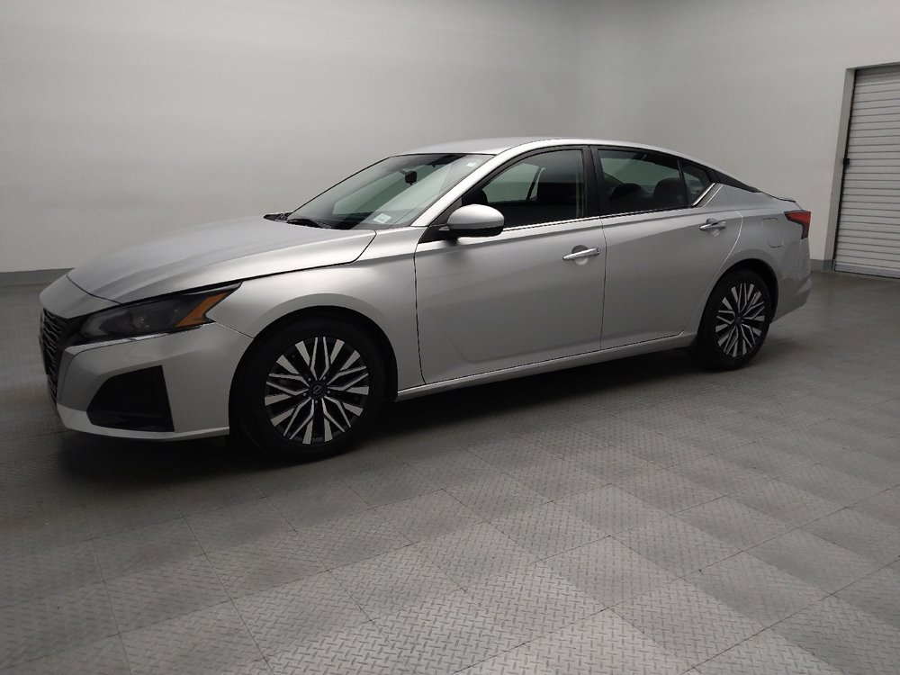 Used 2023 Nissan Altima 2.5 SV image 2