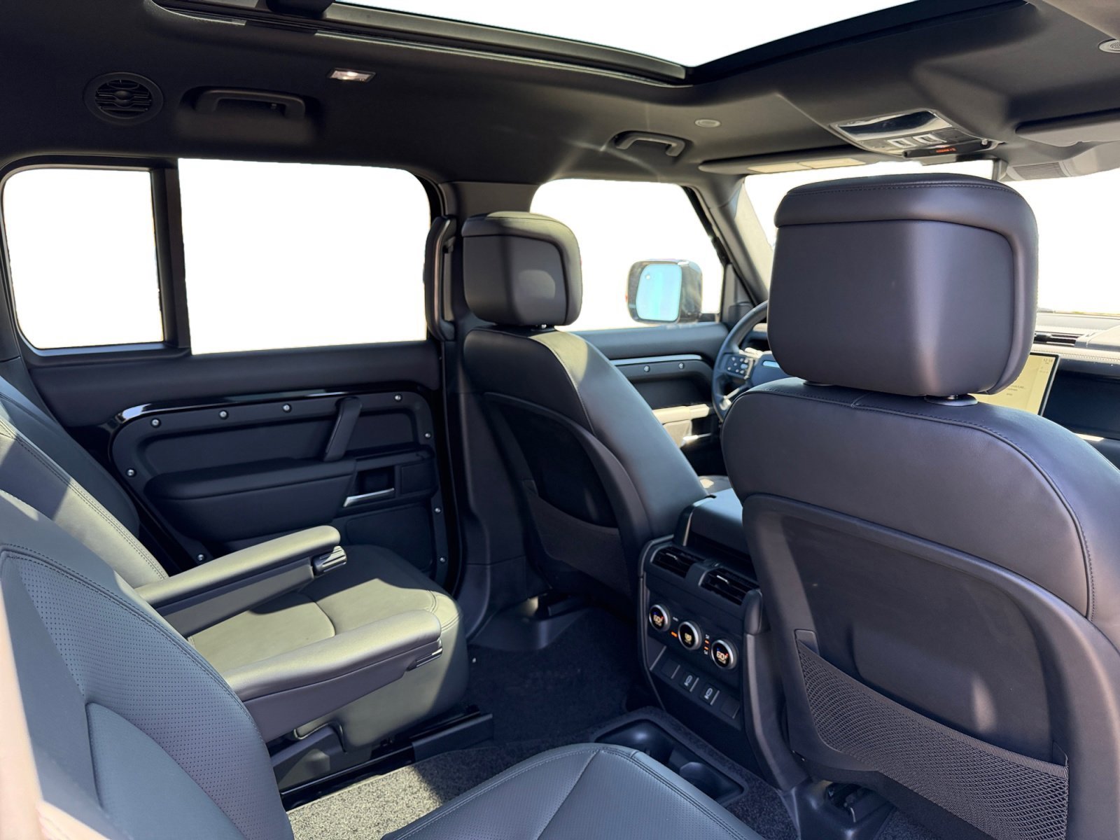 New 2026 Land Rover Defender 130 X-Dynamic SE AWD/4WD image 20