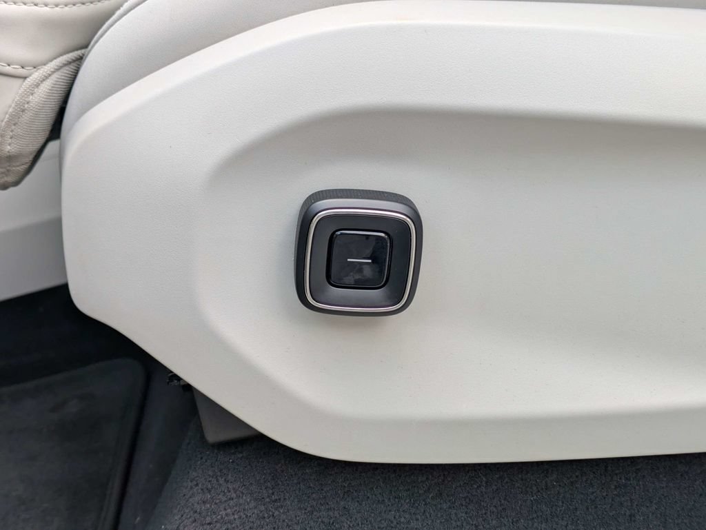 Certified 2025 Volvo EX90 Ultra AWD/4WD image 29