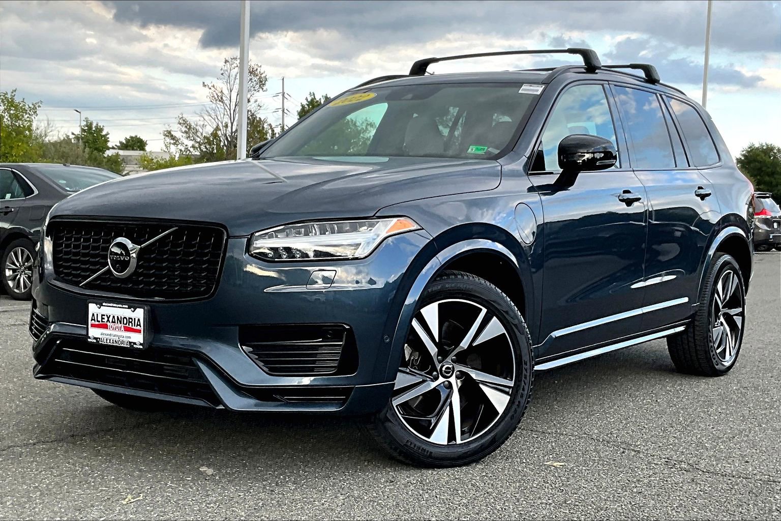 Used 2022 Volvo XC90 T8 R-Design w/ Advanced Package