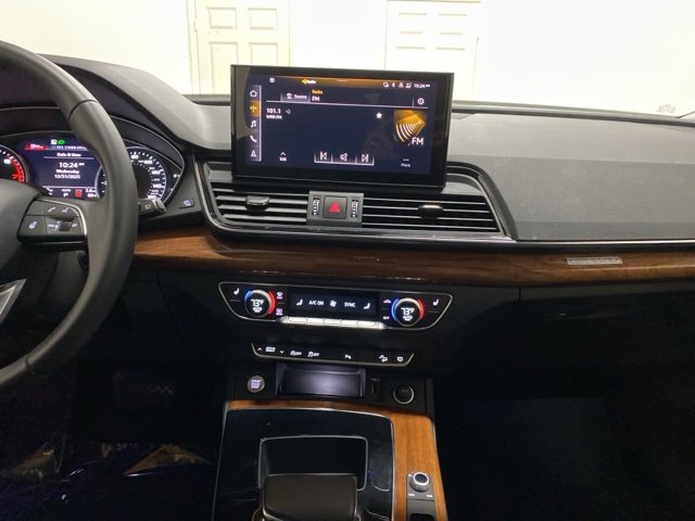 Used 2023 Audi Q5 2.0T Premium w/ Convenience Package image 13