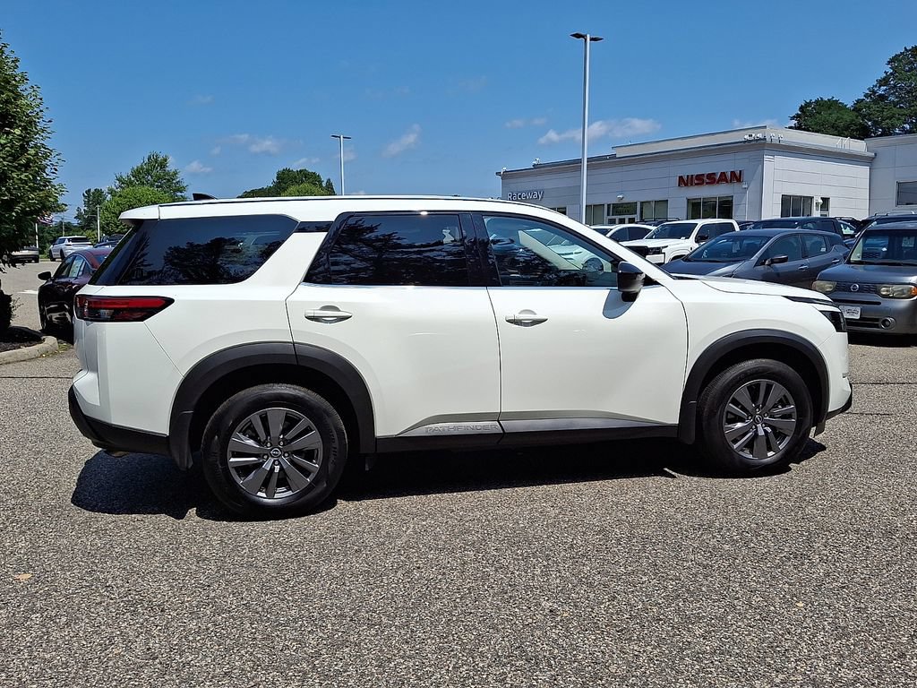 Used 2025 Nissan Pathfinder S AWD/4WD image 9