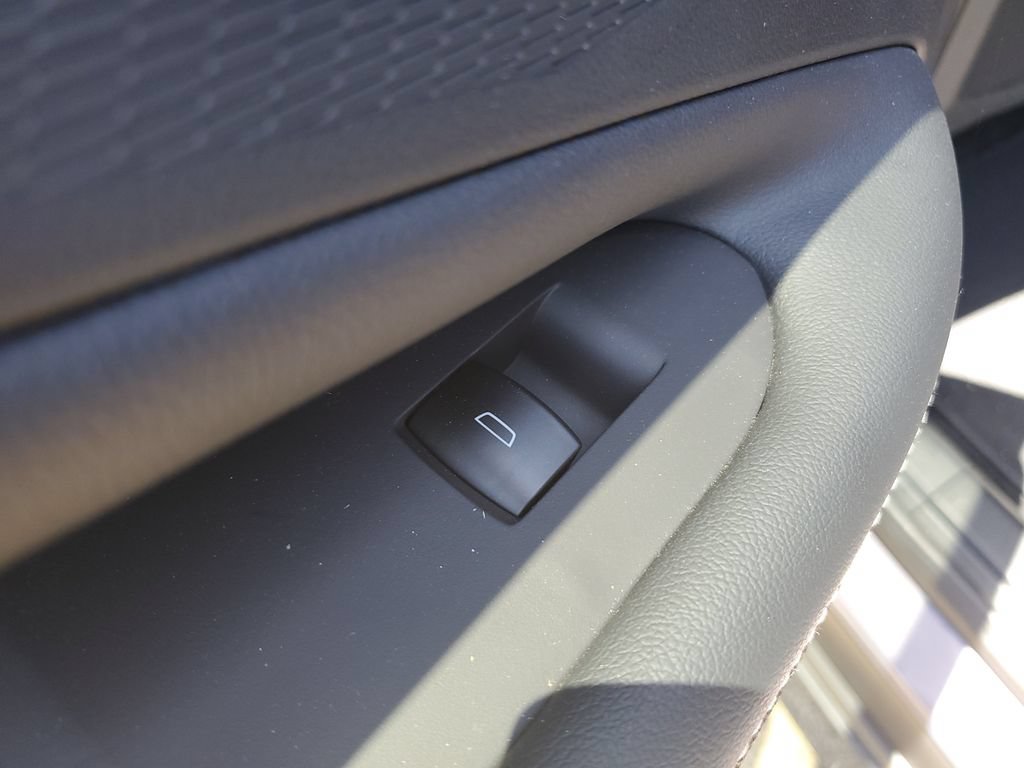 Used 2026 Chevrolet Blazer EV LT w/ Midnight/Sport Edition FWD image 17