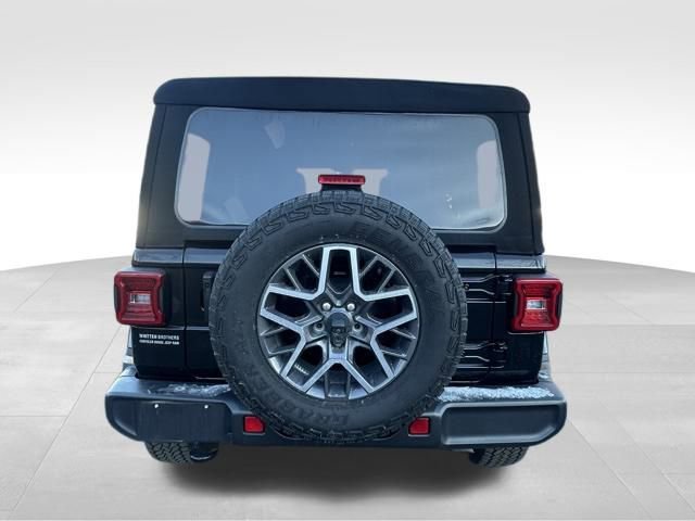 Used 2024 Jeep Wrangler Sahara image 6