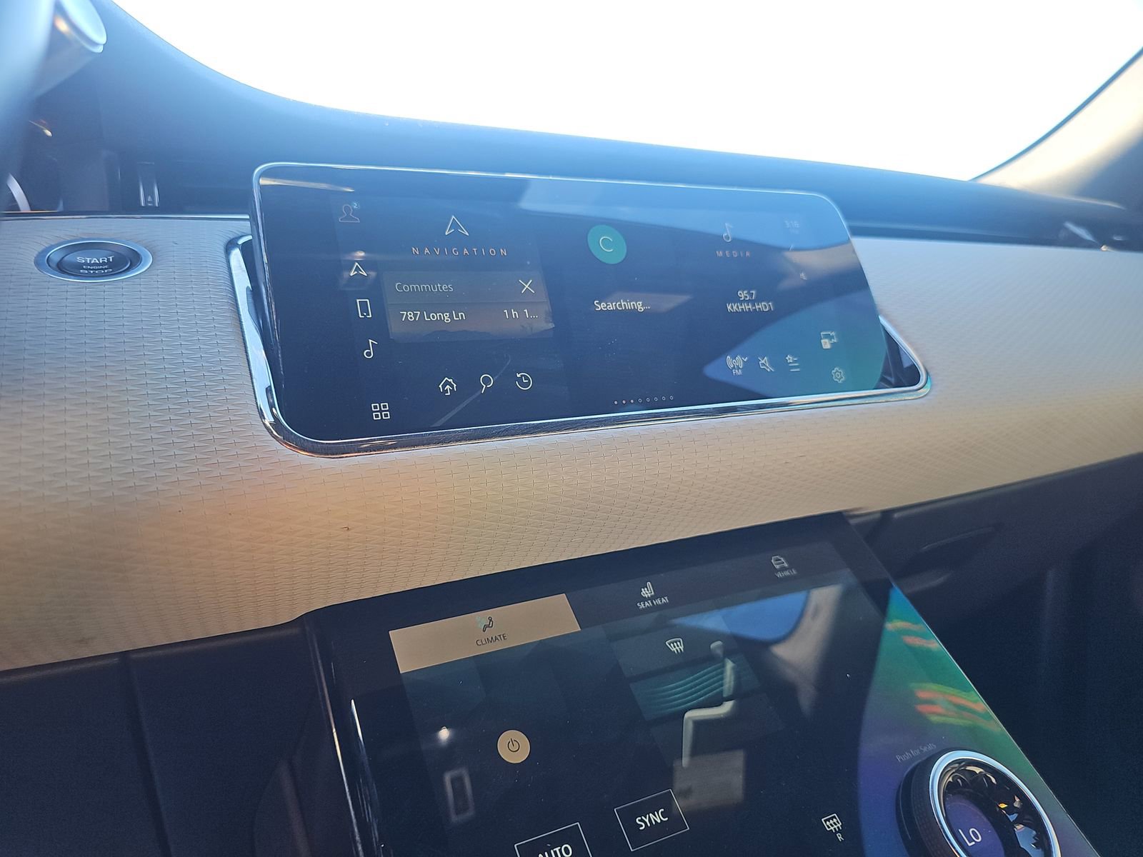 Used 2022 Land Rover Range Rover Evoque R-Dynamic S image 15