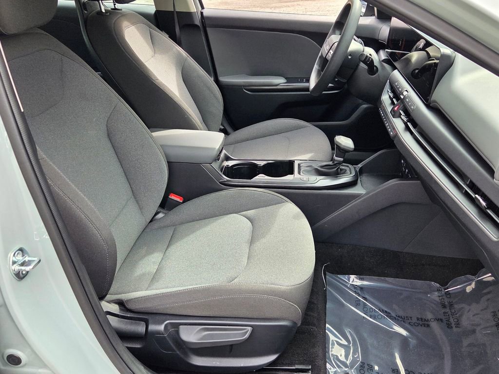 Used 2025 Kia K4 LXS image 15