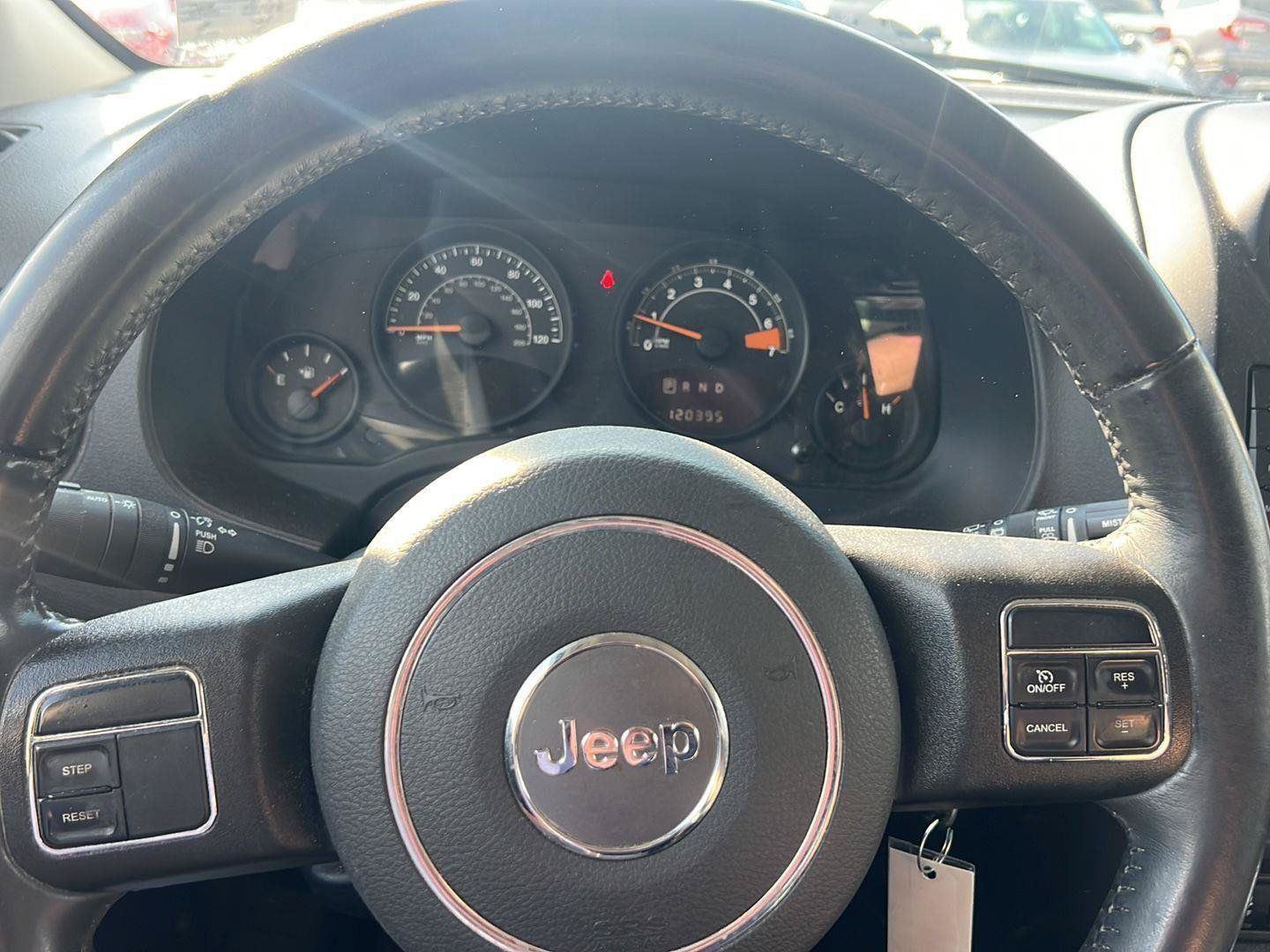 Used 2017 Jeep Patriot Latitude AWD/4WD image 11