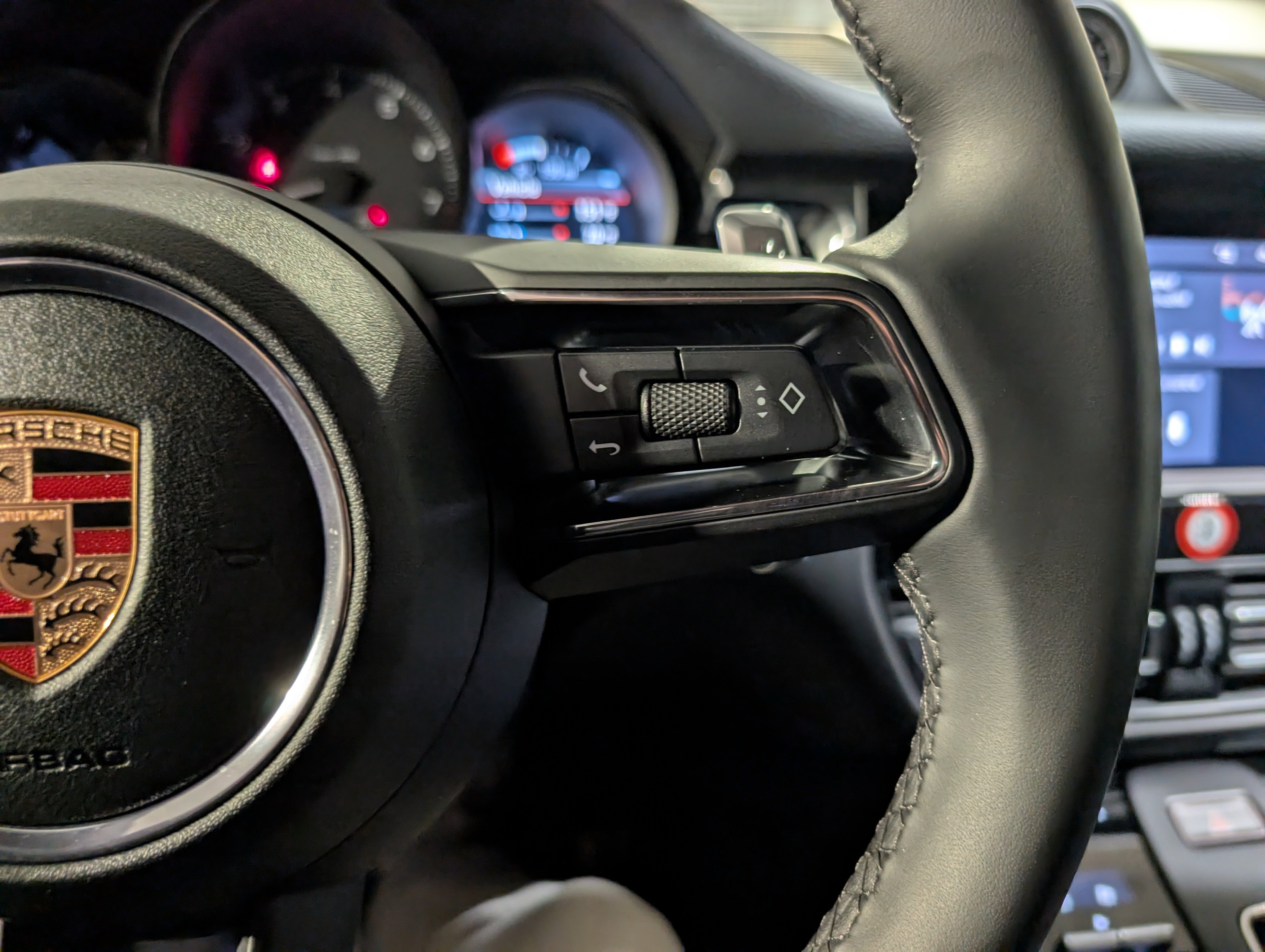 Used 2025 Porsche Macan image 30