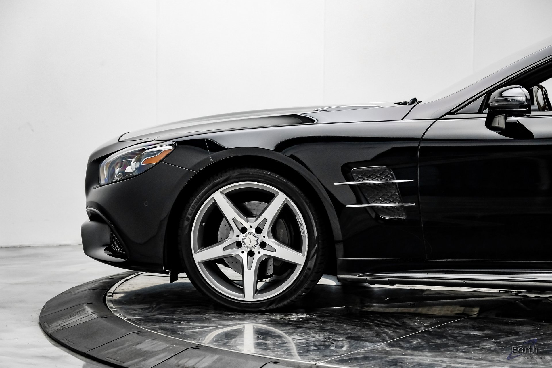Used 2017 Mercedes-Benz SL 550 image 7