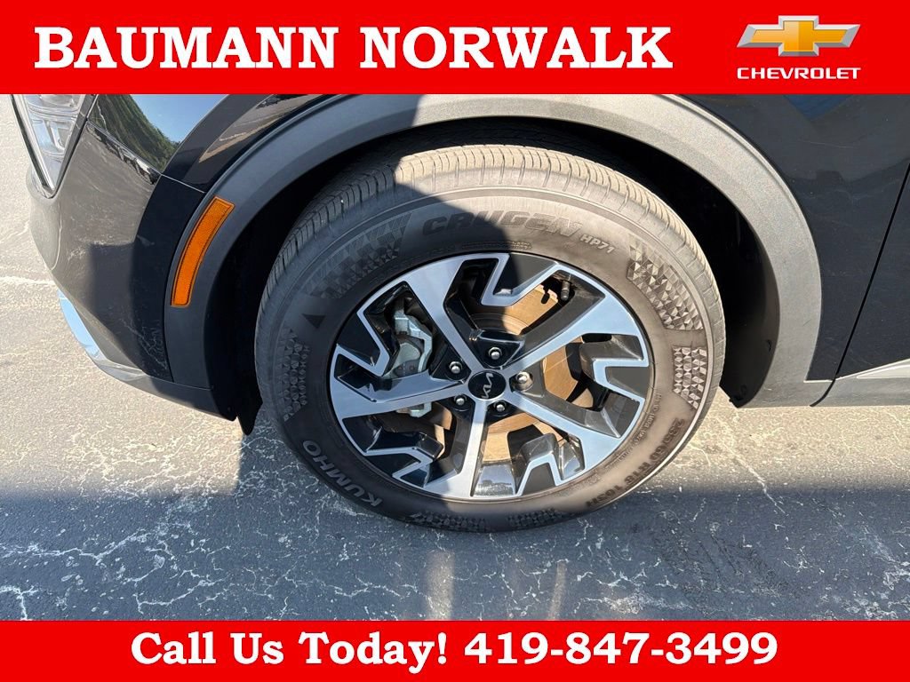Used 2025 Kia Sportage EX FWD image 10