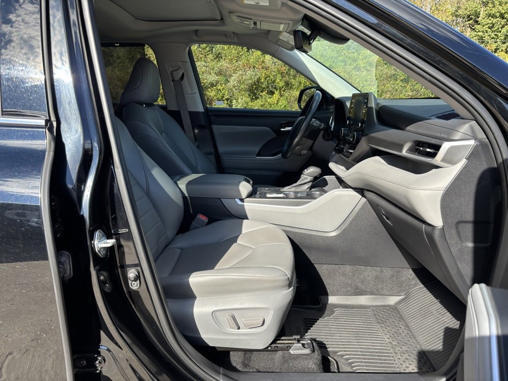 Used 2022 Toyota Highlander XLE image 33