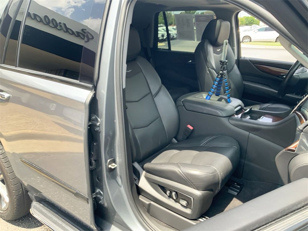 Certified 2020 Cadillac Escalade Luxury w/ Escalade Sport Edition image 28