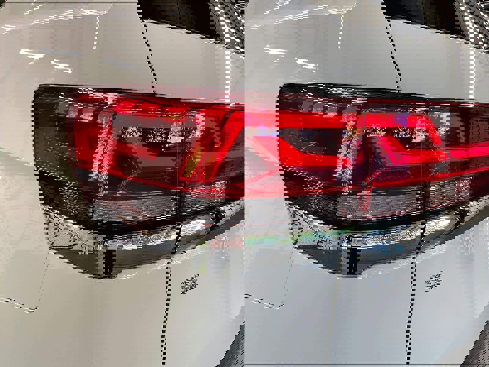 Used 2024 Volkswagen Atlas SE image 32