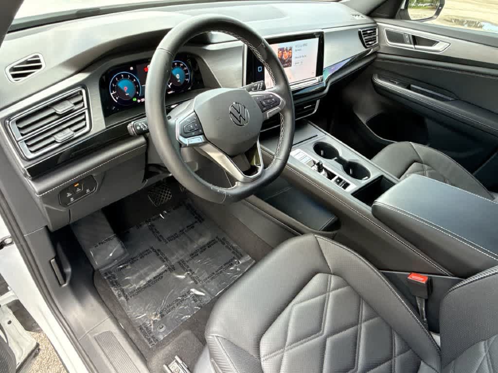 Certified 2025 Volkswagen Atlas Cross Sport SE FWD image 13