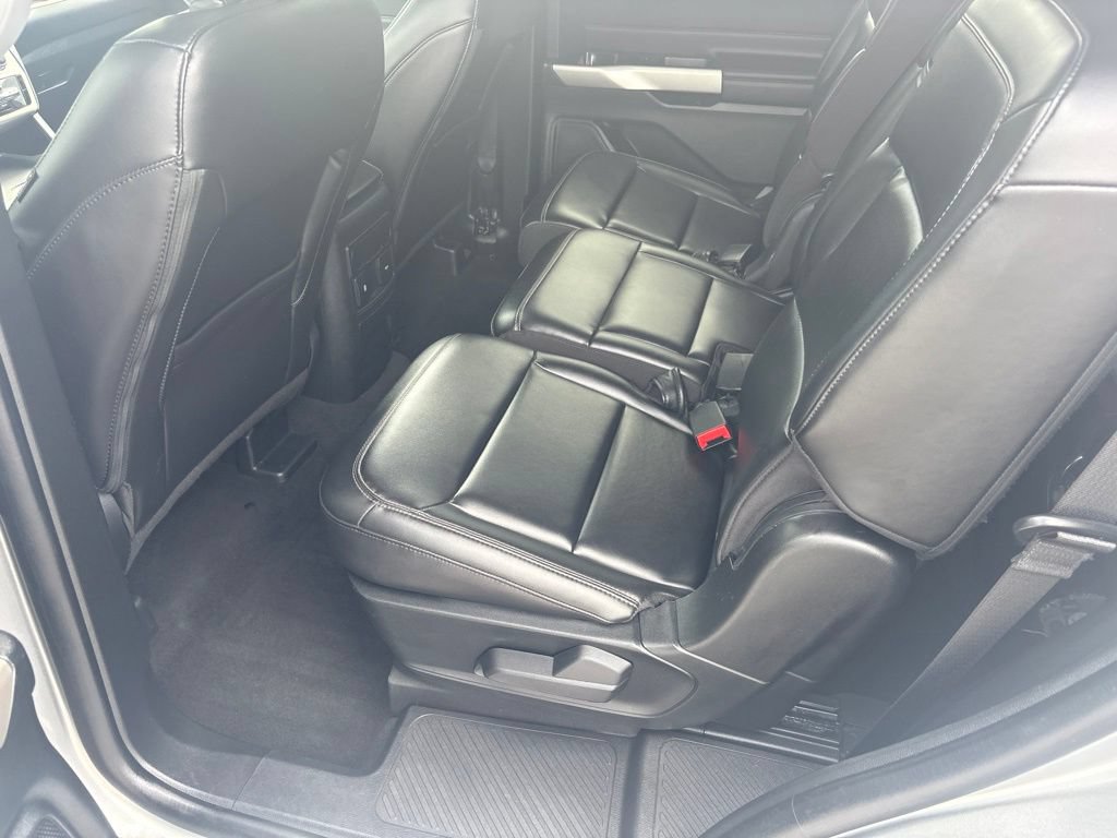 Used 2023 Ford Explorer XLT w/ Equipment Group 202A AWD/4WD image 11
